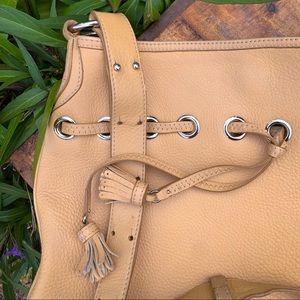 💛 Cole Haan crossbody bag, light tan with silver hardware & grommet detail.